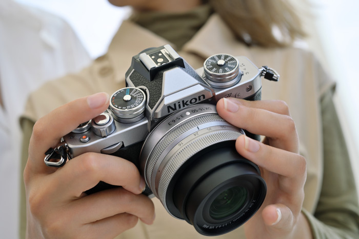 Nikon Z fc + Nikkor Z 28mm f/2.8 visual leverancier