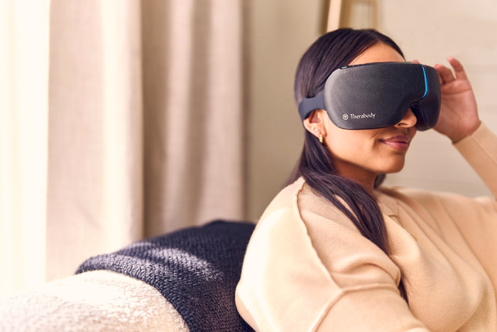 Therabody Smart Goggles 2.0 product in gebruik