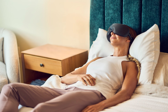Therabody Smart Goggles 2.0 product in gebruik