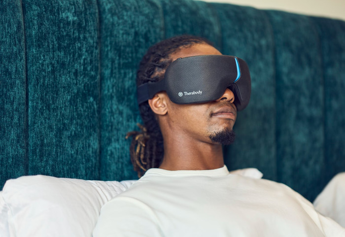 Therabody Smart Goggles 2.0 product in gebruik