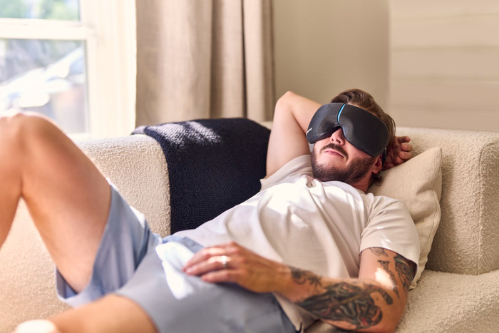 Therabody Smart Goggles 2.0 product in gebruik