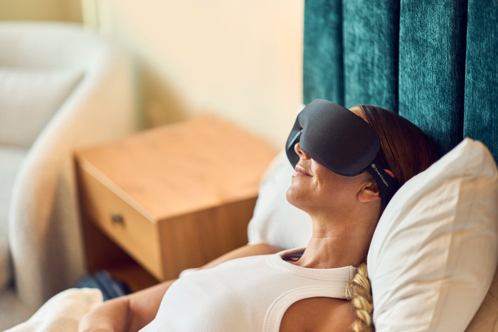 Therabody Smart Goggles 2.0 product in gebruik