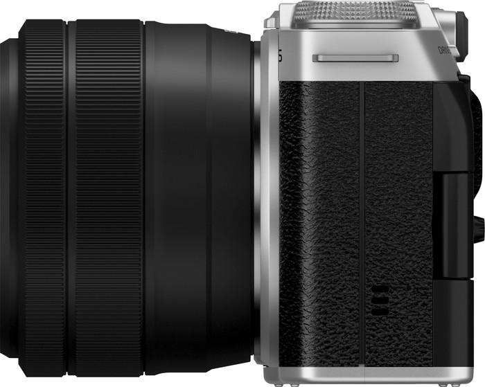 Fujifilm X-M5 Silber + XC 15-45mm f/3.5-5.6 OIS PZ linke seite
