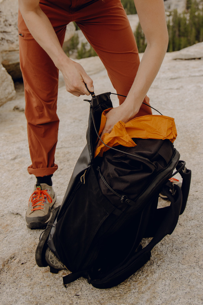 Peak Design Outdoor Backpack 25 l Schwarz produkt in gebrauch
