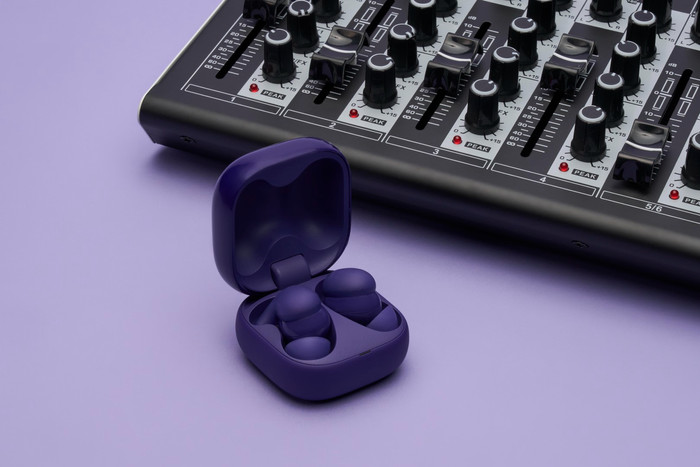 Sony LinkBuds Fit Paars Olivia Rodrigo edition detail