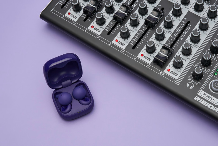 Sony LinkBuds Open Paars Olivia Rodrigo edition detail
