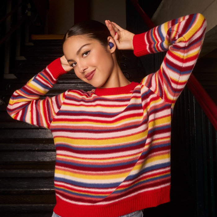 Sony LinkBuds Open Paars Olivia Rodrigo edition product in gebruik