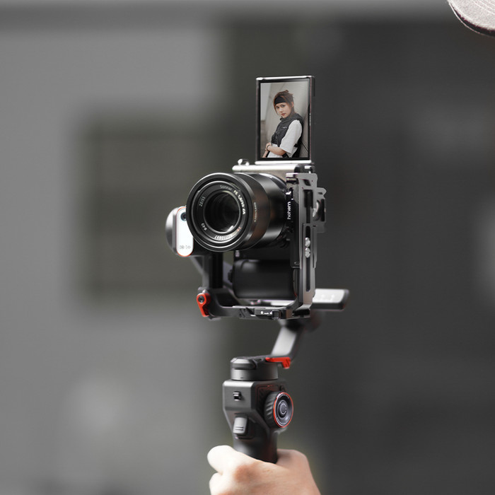 Hohem iSteady MT2 Kit product in use