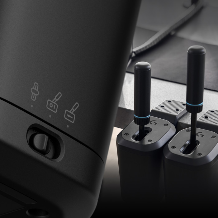 Logitech G RS Shifter & Handbrake Add-on product in gebruik