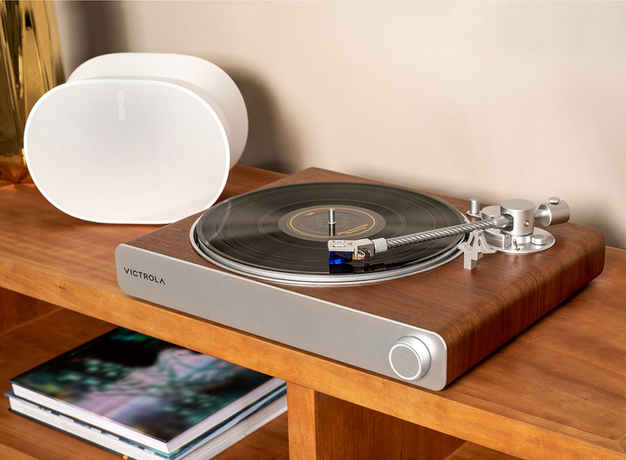Victrola Stream Sapphire Speaker Set Era 300 Zwart product in gebruik