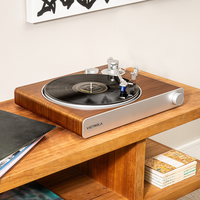 Victrola Stream Sapphire Speaker Set Era 300 Zwart product in gebruik