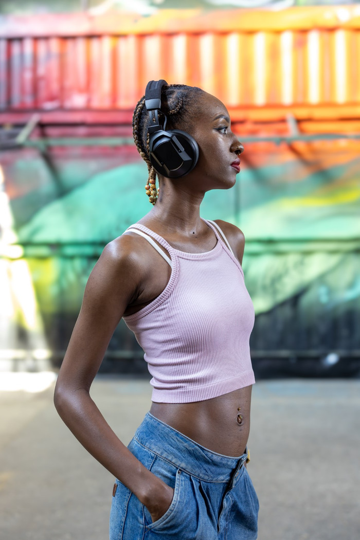 AlphaTheta HDJ-F10 product in use