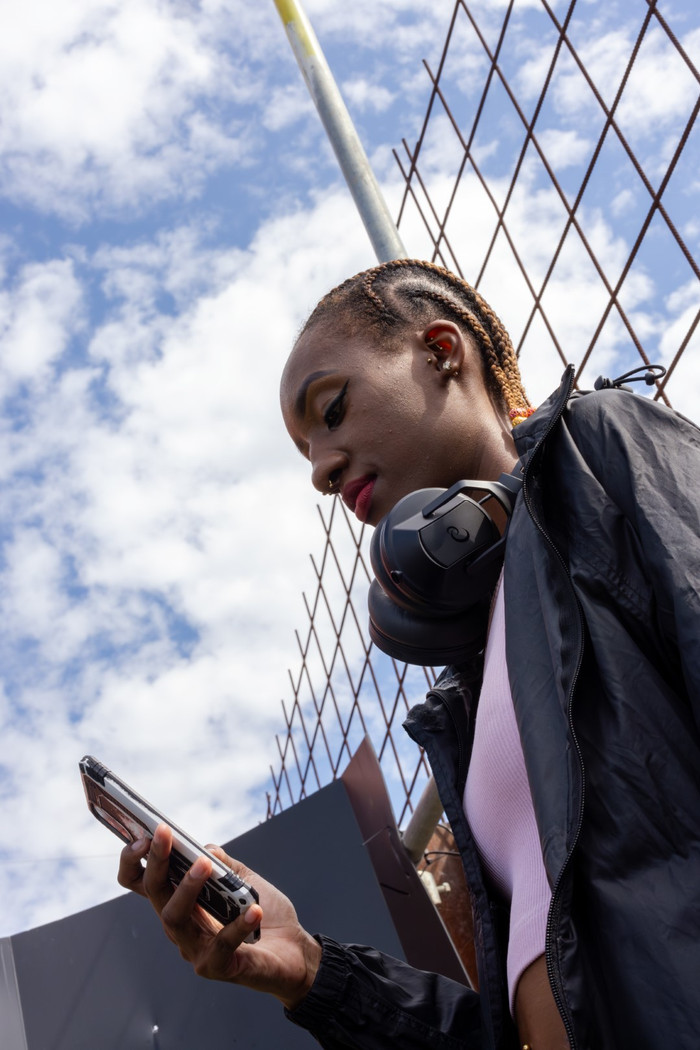 AlphaTheta HDJ-F10 product in use