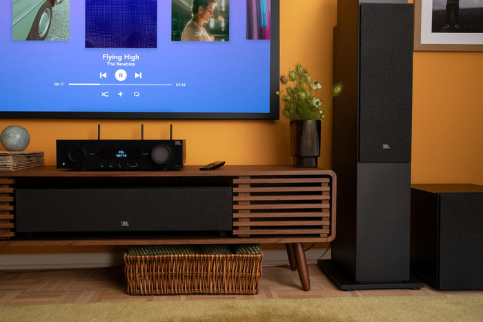 JBL MA710 Zwart product in gebruik