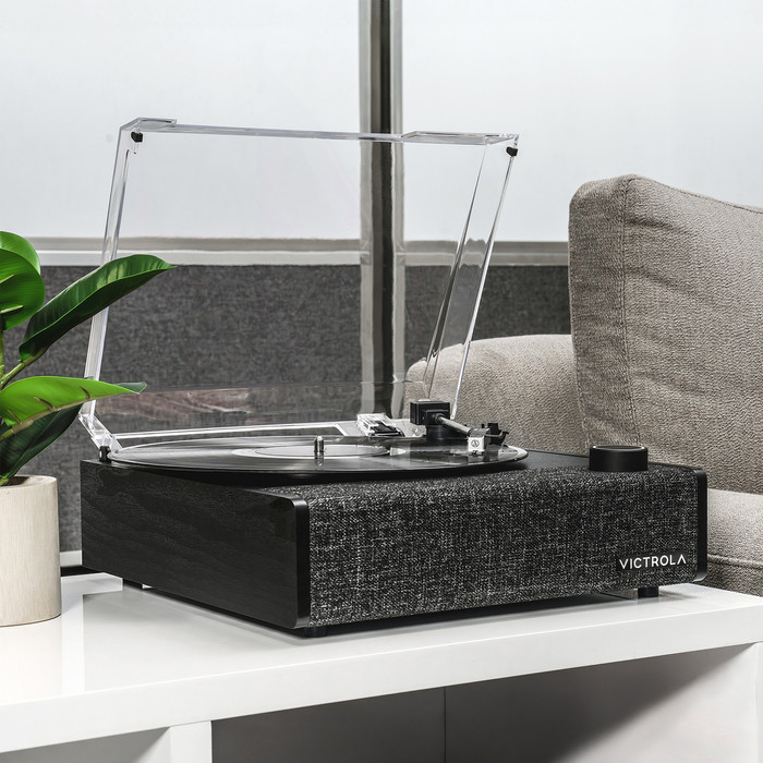 Victrola Eastwood II Zwart product in gebruik