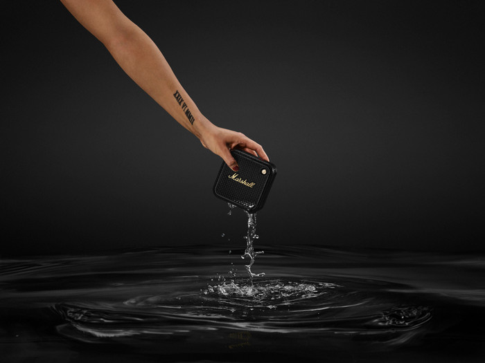 Marshall Willen II BT Black & Brass product in use