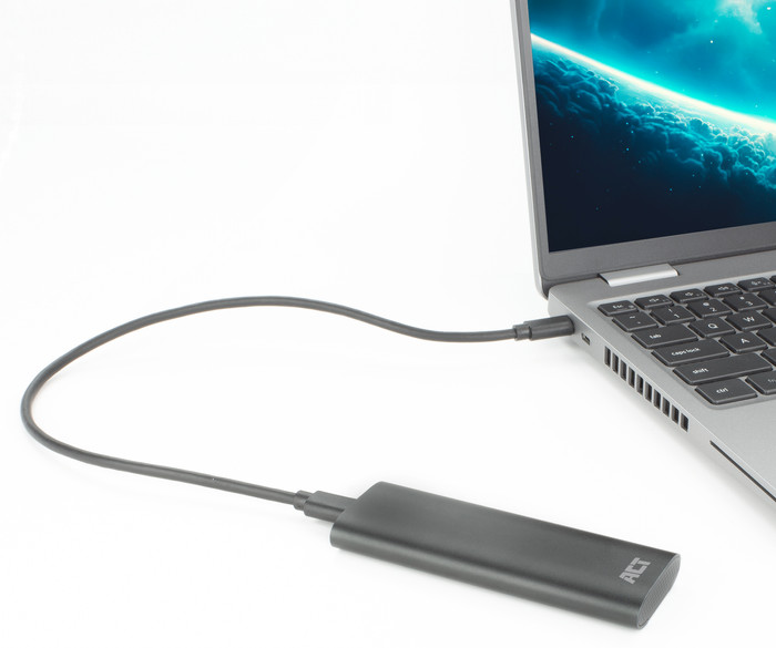 ACT USB-C M.2 NVMe / PCIe SSD Behuizing product in gebruik