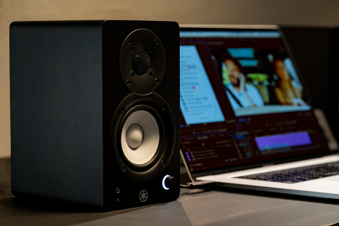 Yamaha HS 3 Black (per pair) product in use
