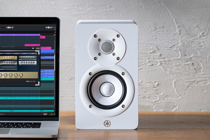 Yamaha HS 3 White (per pair) product in use