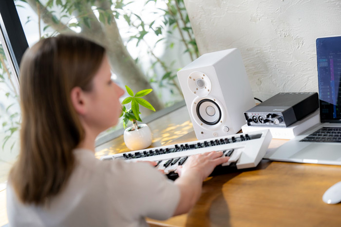 Yamaha HS 3 White (per pair) product in use