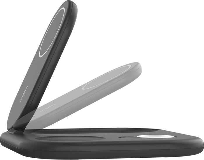 Belkin Boost Charge MagSafe en Qi2 3-in-1 Draadloze Oplader 15W met Standaard Zwart product in gebruik