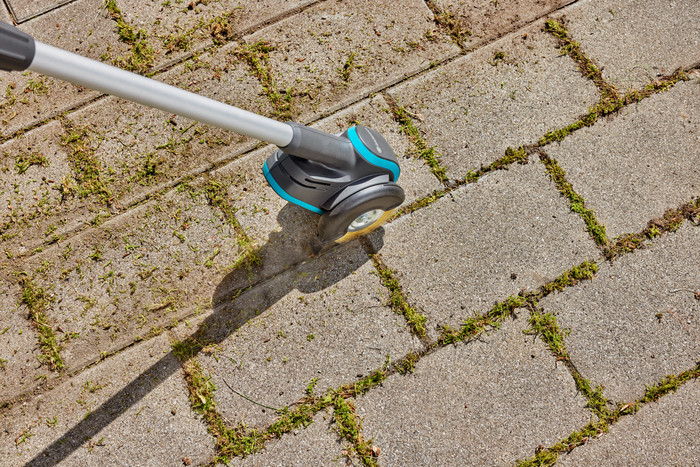 Gardena EasyWeed 1800/18V P4A Solo (without battery) product in use