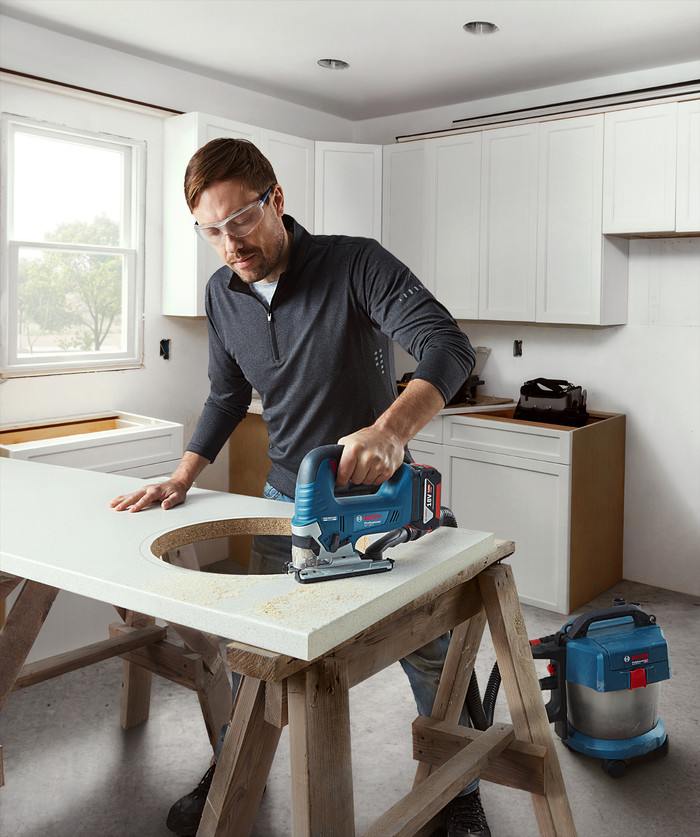 Bosch Professional GST 18V-125 B (zonder accu) product in gebruik