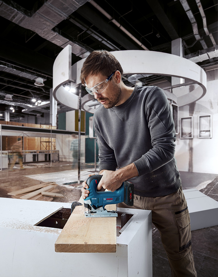 Bosch Professional GST 18V-125 B (zonder accu) product in gebruik