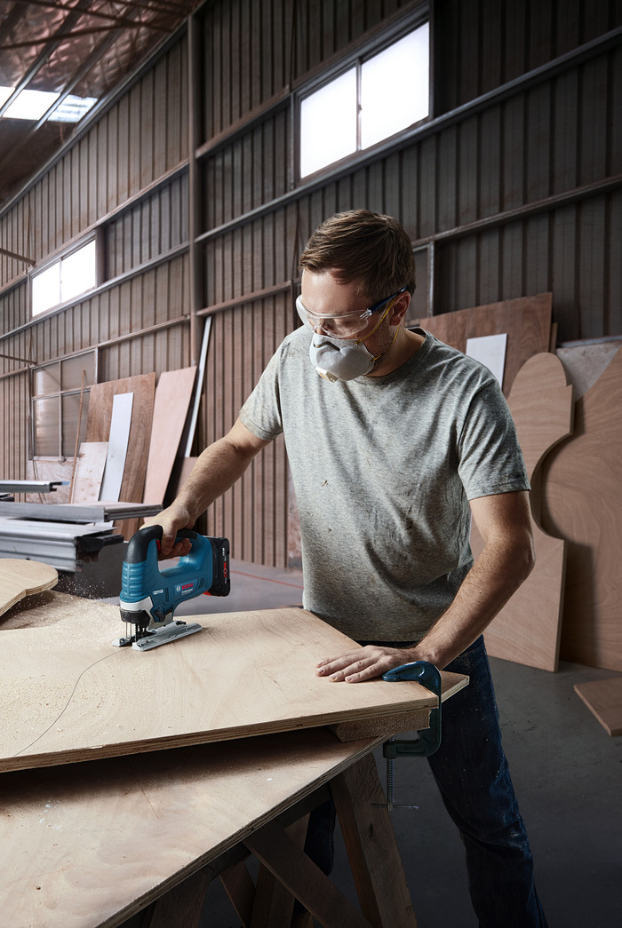Bosch Professional GST 18V-125 B (zonder accu) product in gebruik