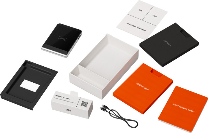 Ledger Flex incl. $ 70 Bitcoin Voucher product in use