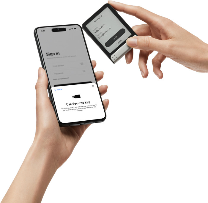 Ledger Flex incl. $ 70 Bitcoin Voucher product in use