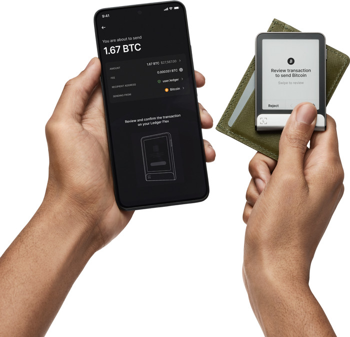 Ledger Flex incl. $ 70 Bitcoin Voucher product in use