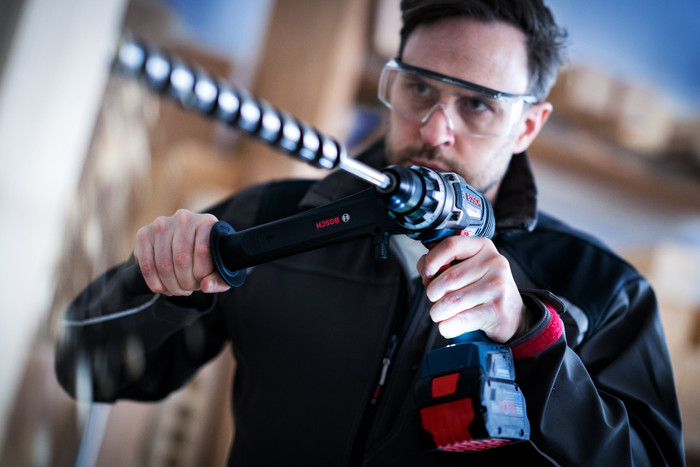 Bosch Professional GSR 18V-150 C 5,0 Ah GBA Accu Starterspakket product in gebruik