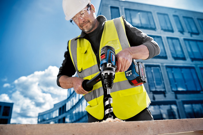Bosch Professional GSR 18V-150 C 5,0 Ah GBA Accu Starterspakket product in gebruik