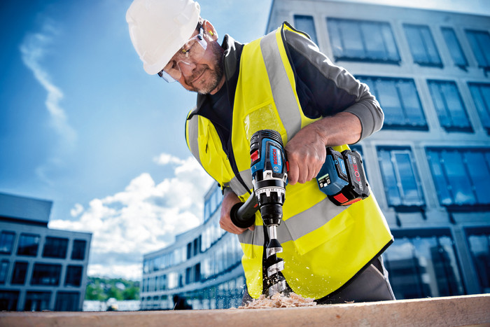 Bosch Professional GSR 18V-150 C 5,0 Ah GBA Accu Starterspakket product in gebruik