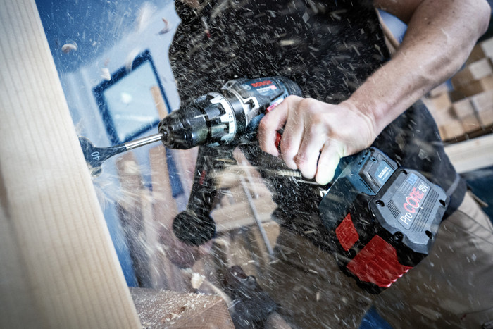 Bosch Professional GSR 18V-150 C 5,0 Ah GBA Accu Starterspakket product in gebruik
