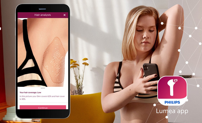 Philips Lumea IPL 9900 Series BRI953/02 product in use