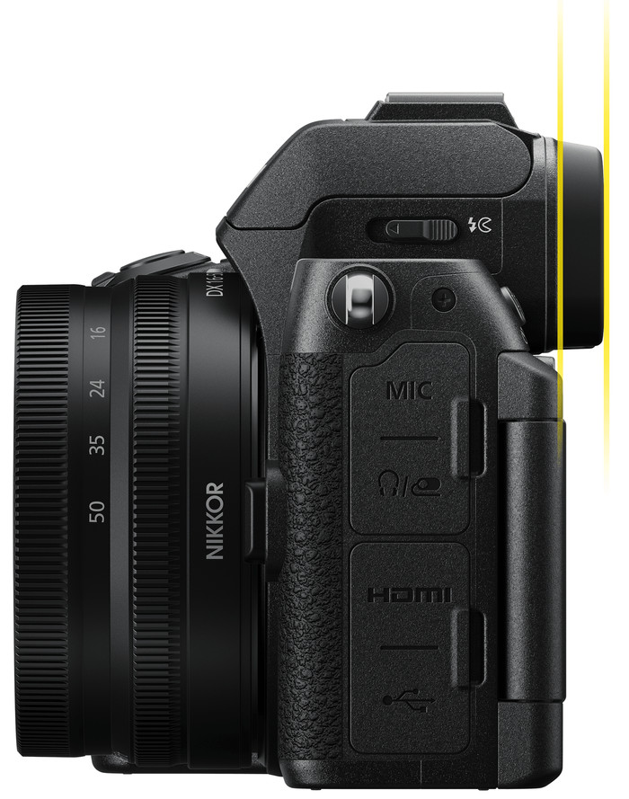 Nikon Z50 II + DX 16-50mm f/3.5-6.3 + Rucksack linke seite