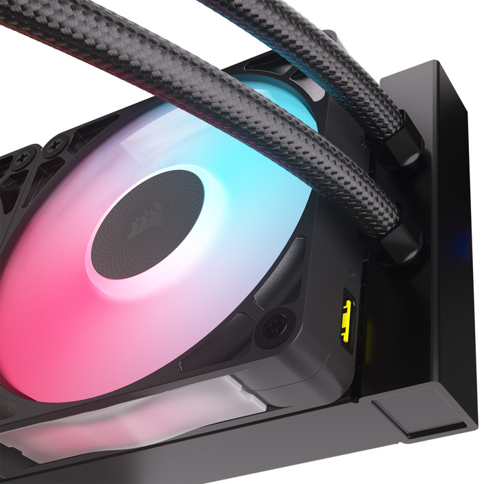 CORSAIR iCUE LINK TITAN 240 RX LCD AiO detail