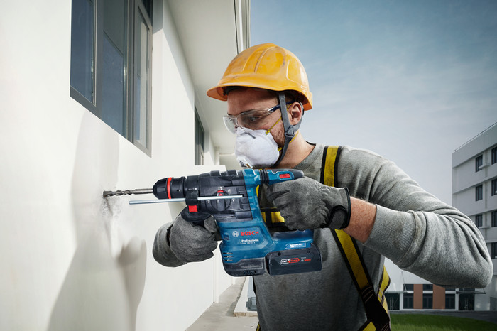 Bosch Professional GBH 18V-22 5,0 Ah GBA Accu Starterspakket product in gebruik