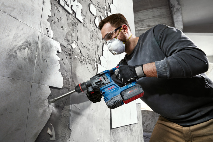 Bosch Professional GBH 18V-22 5,0 Ah GBA Accu Starterspakket product in gebruik