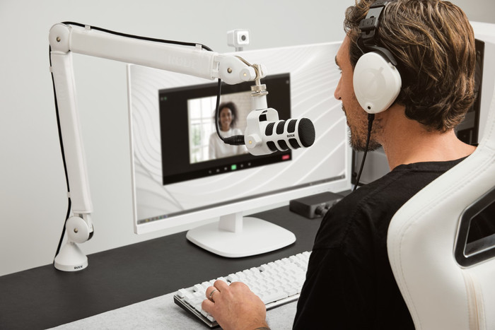 RODE Podmic USB White product in use