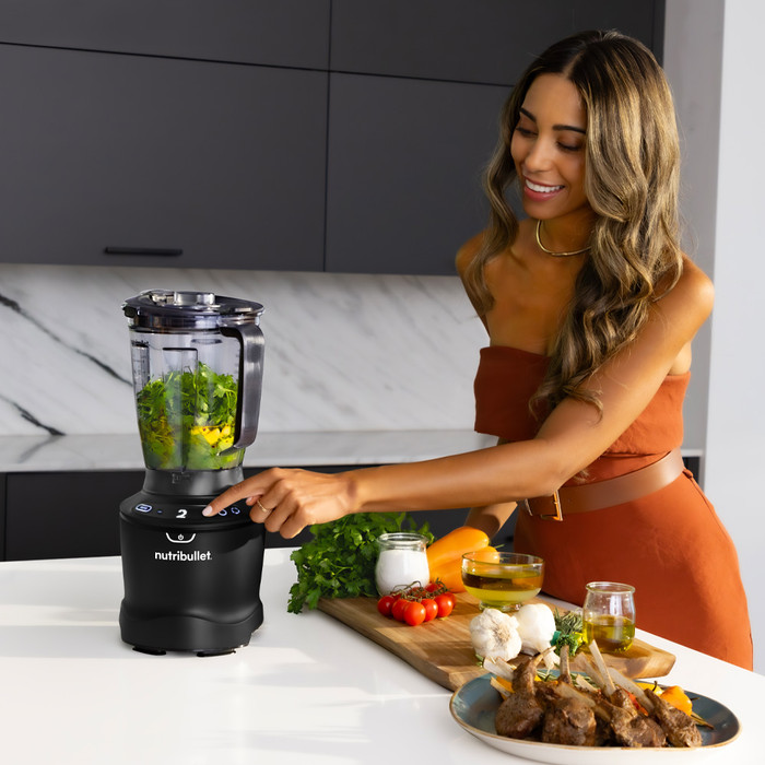 nutribullet 1500 Smart Sense Deluxe product in use