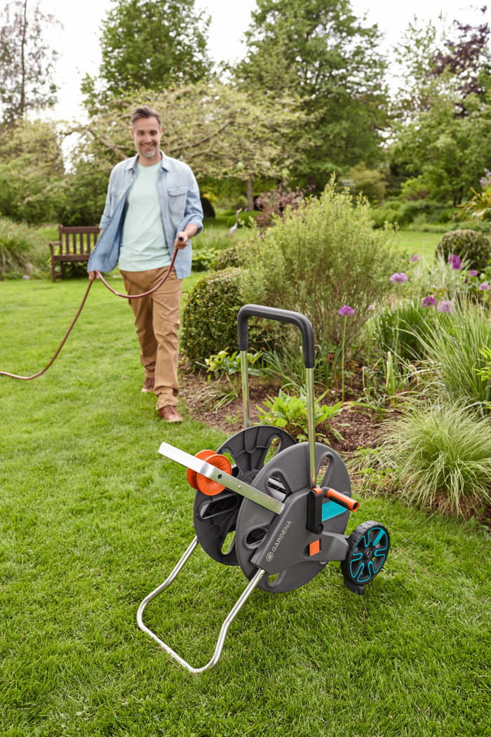 Gardena Classic 1/2 50 Meter CleverRoll L Easy Classic Broespakket product in gebruik