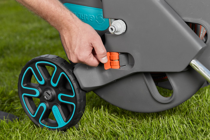 Gardena Classic 1/2 50 Meter CleverRoll L Easy Classic Broespakket product in gebruik