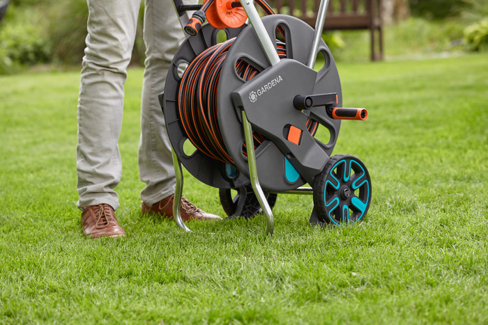 Gardena Classic 1/2 50 Meter CleverRoll L Easy Classic Broespakket product in gebruik