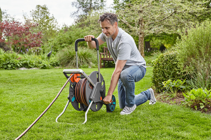 Gardena Classic 1/2 50 Meter CleverRoll L Easy Classic Broespakket product in gebruik