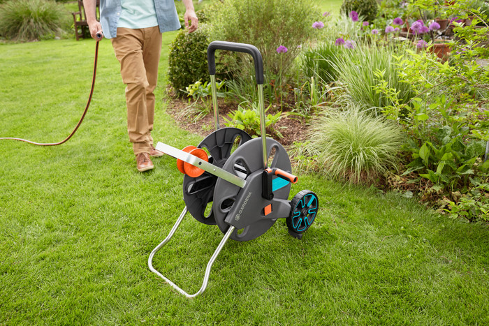 Gardena Classic 1/2 50 Meter CleverRoll L Easy Classic Broespakket product in gebruik