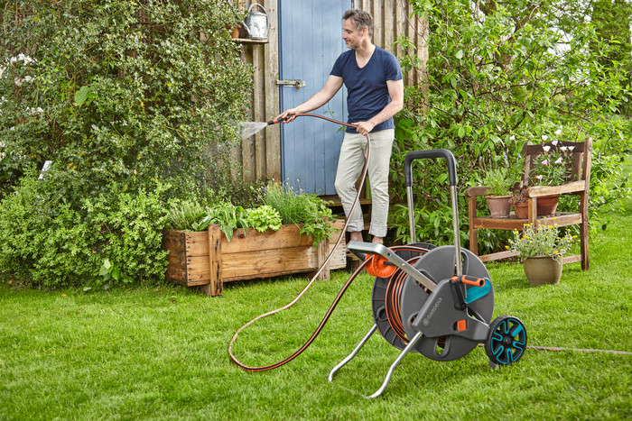 Gardena Classic 1/2 50 Meter CleverRoll L Easy Classic Broespakket product in gebruik