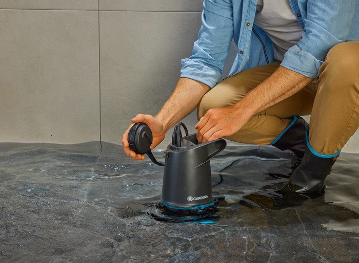 GARDENA Submersible Pump 20000 Basic product in use